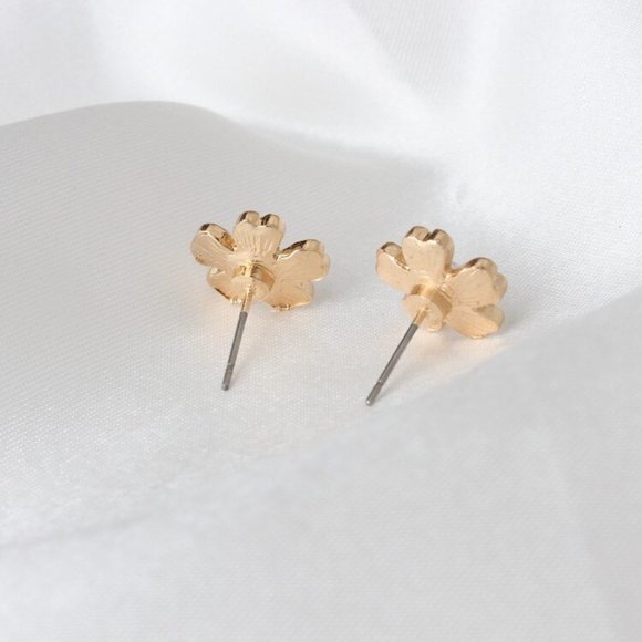 Pretty In PInk Pearl Flower Stud Earrings - Picture 3 of 5